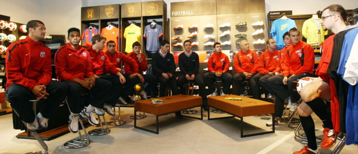 Steaua şi Dinamo la aceeaşi masă » "Aici sîntem cei mai buni prieteni, pe teren sîntem jucători profesionişti"