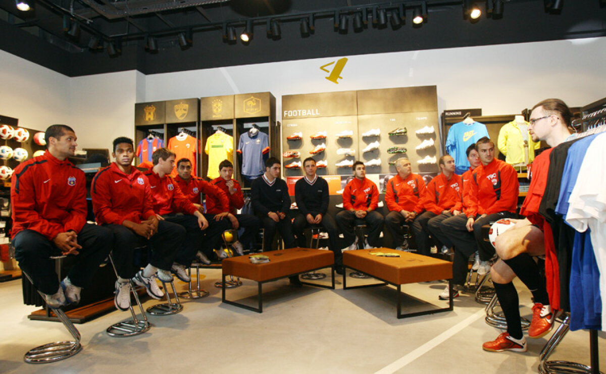 Steaua şi Dinamo la aceeaşi masă » "Aici sîntem cei mai buni prieteni, pe teren sîntem jucători profesionişti"