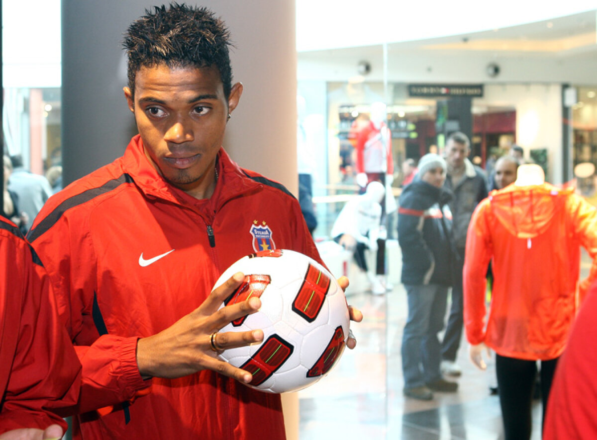 Steaua şi Dinamo la aceeaşi masă » "Aici sîntem cei mai buni prieteni, pe teren sîntem jucători profesionişti"