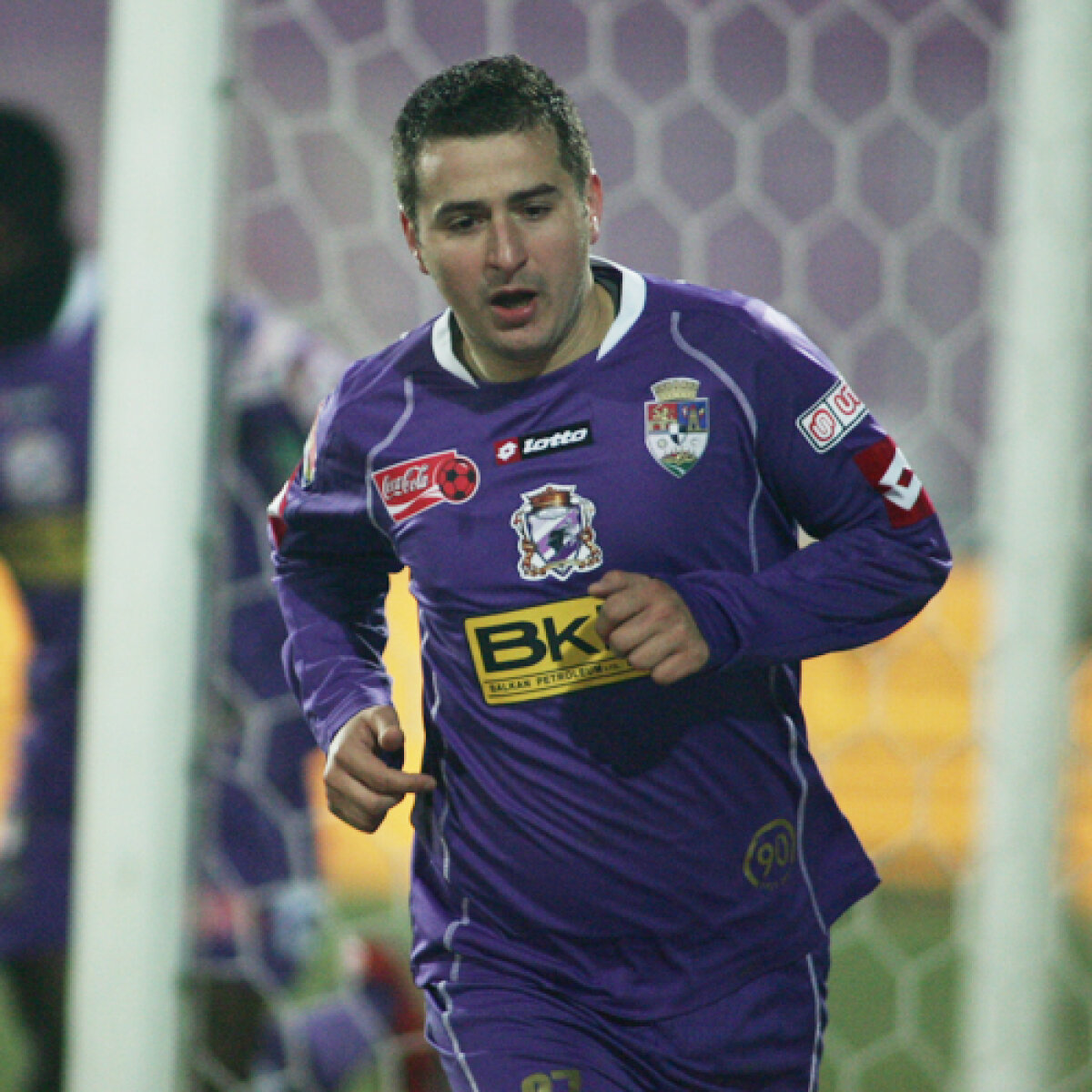 Problema principală la Poli: prăpastie între benzi