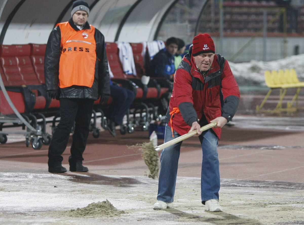 VIDEO & FOTO Dinamo nu a reuşit să învingă Pandurii » Pizza la masa roşie