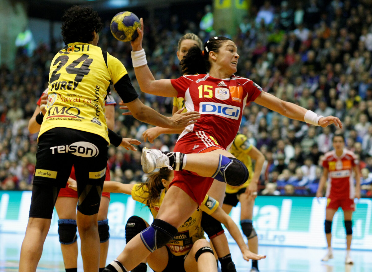 EXCLUSIV / Anja Andersen şi-a luat "la revedere" de la jucătoare. Unele handbaliste au plîns la despărţire