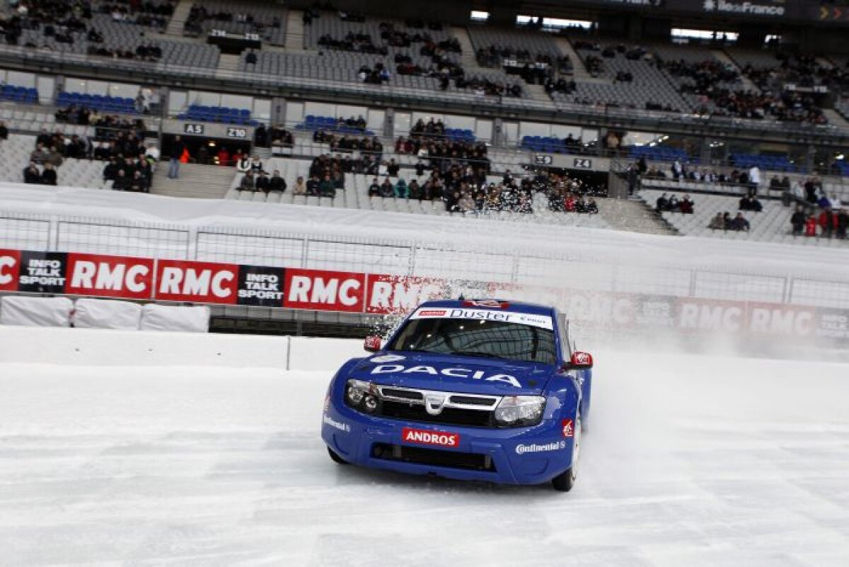 VIDEO / Alain Prost şi Dacia Duster au făcut spectacol pe Stade de France!