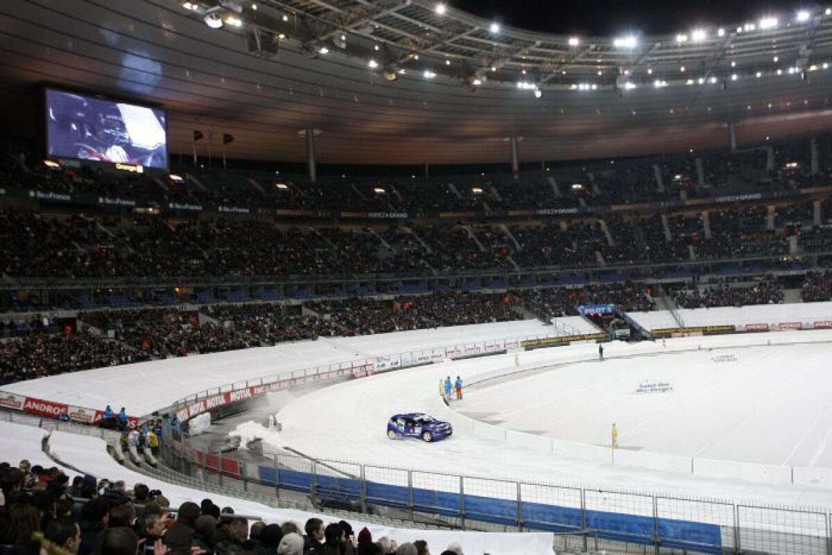 VIDEO / Alain Prost şi Dacia Duster au făcut spectacol pe Stade de France!