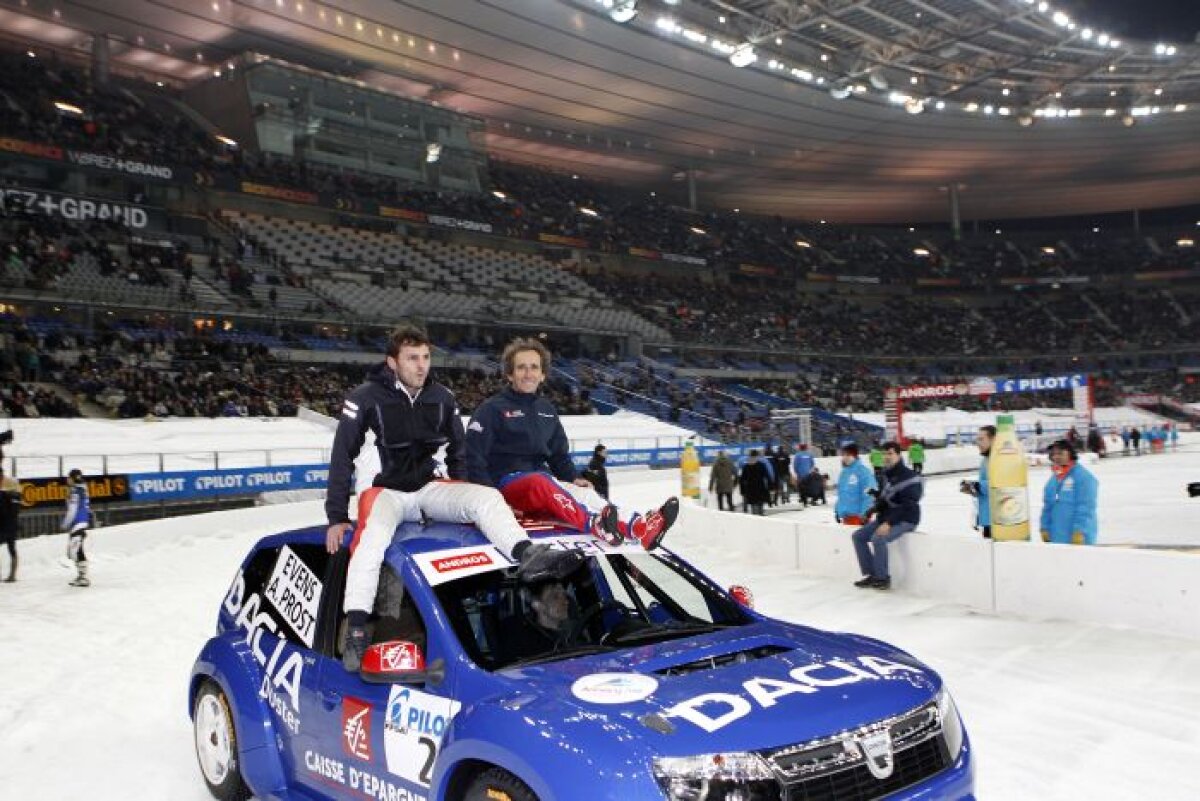 VIDEO / Alain Prost şi Dacia Duster au făcut spectacol pe Stade de France!