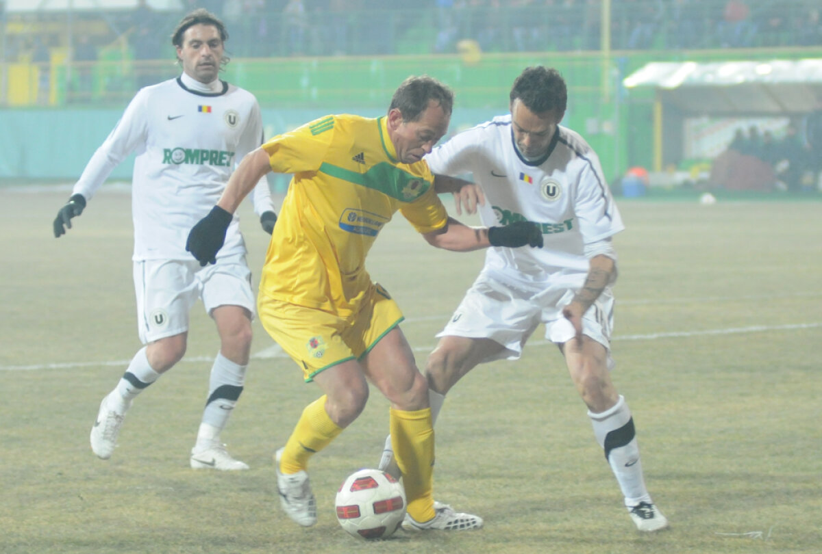 FOTO » FC Vaslui se menţine în lupta pentru titlu după victoria cu U Cluj, scor 2-0