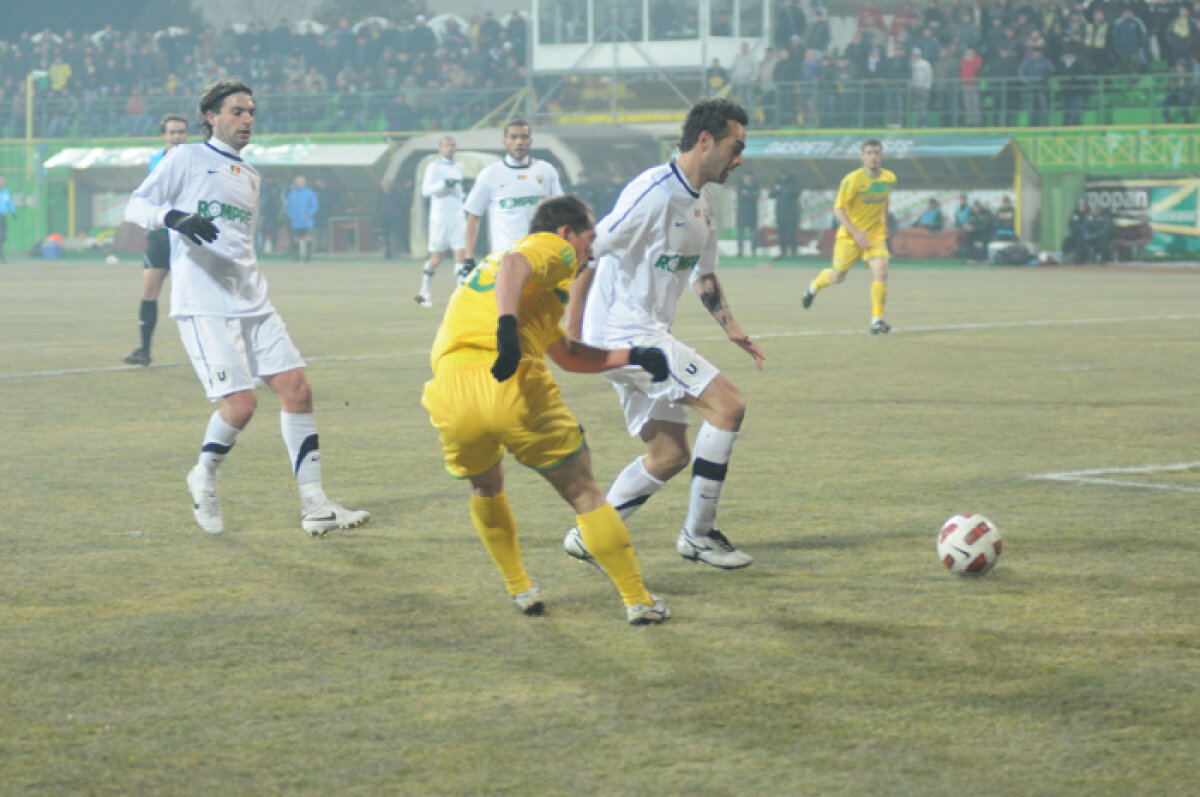FOTO » FC Vaslui se menţine în lupta pentru titlu după victoria cu U Cluj, scor 2-0