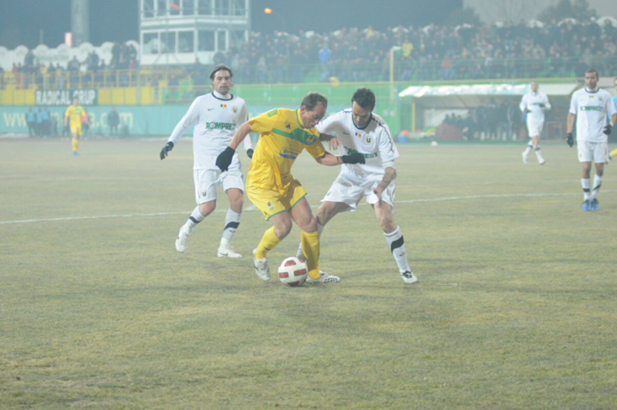 FOTO » FC Vaslui se menţine în lupta pentru titlu după victoria cu U Cluj, scor 2-0