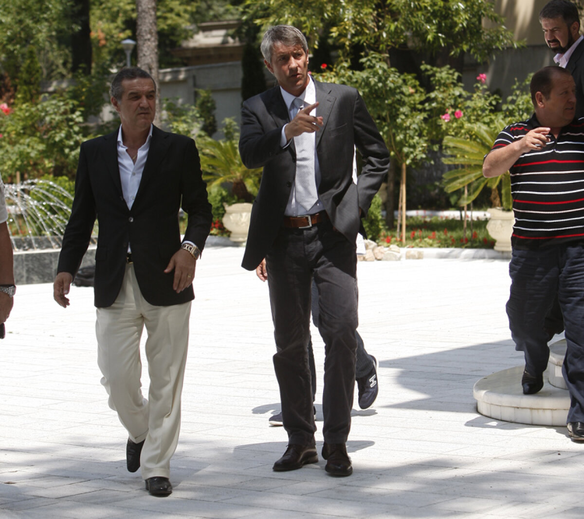 FOTO » Palat cu ghinion? 5 din cei 6 antrenori prezentaţi la Palat au fost demişi de Becali