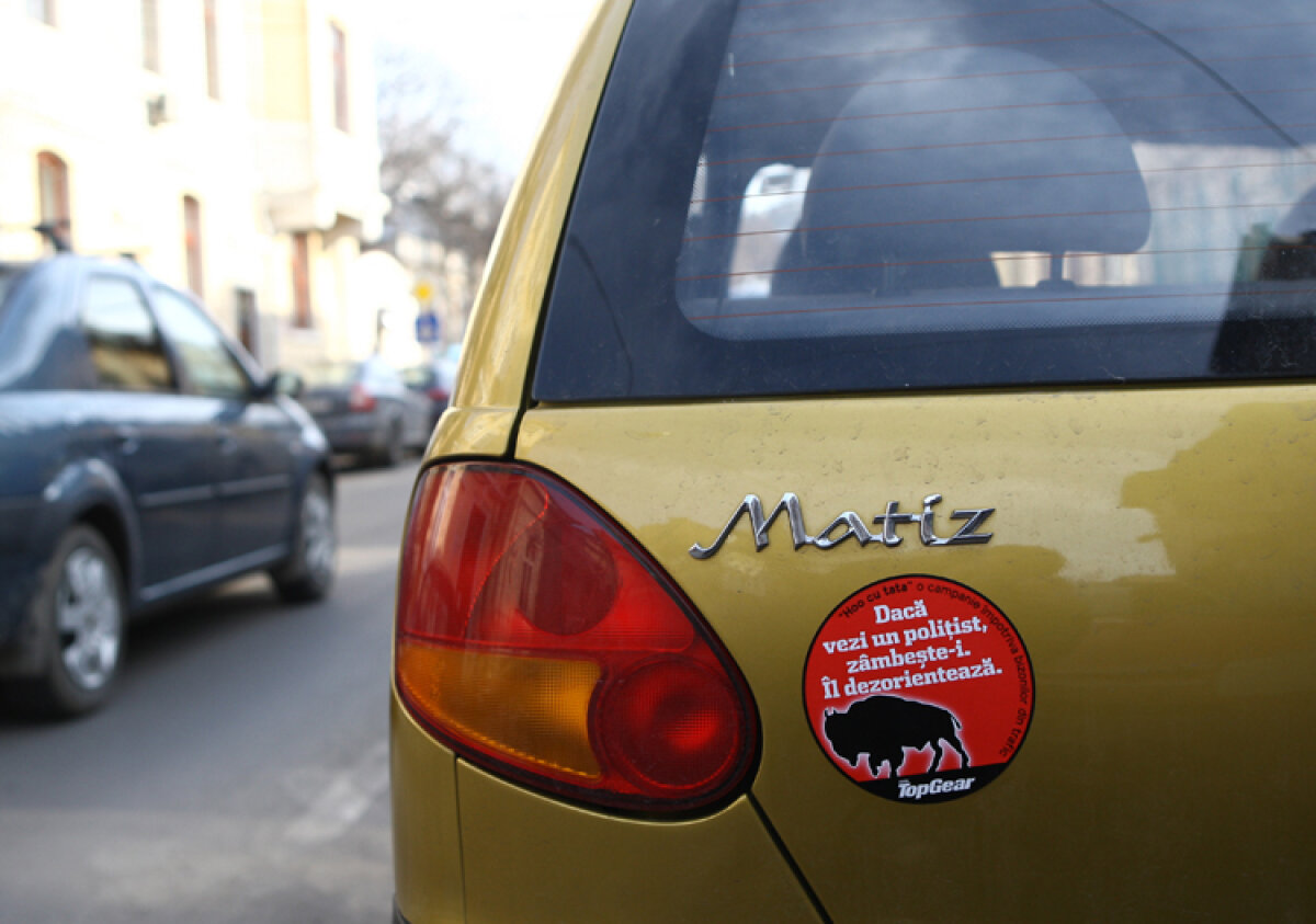 "Dacă mă claxonezi, îţi spun ce a zis Clarkson despre maşina ta"