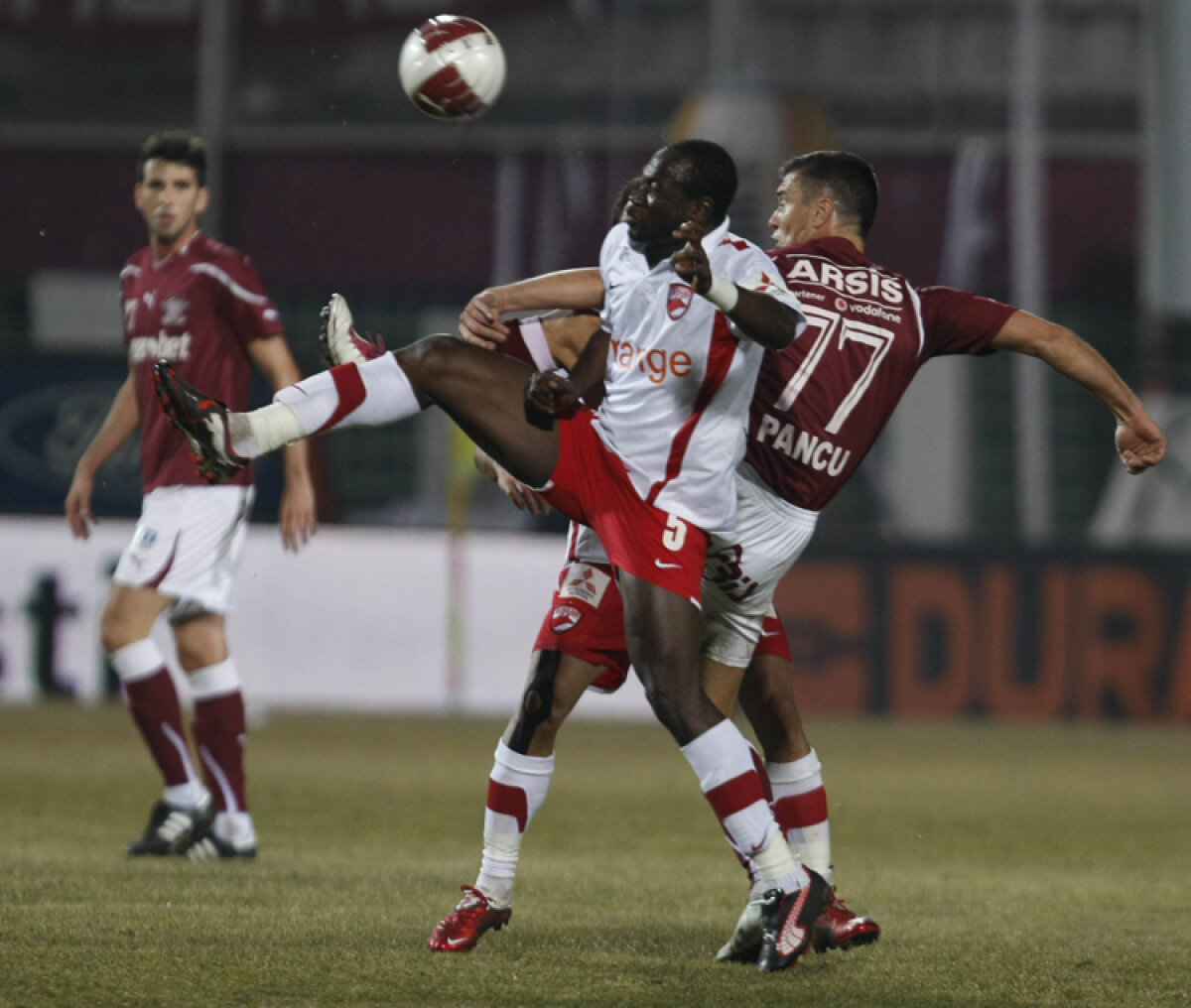 Rapidiştii şi dinamoviştii s-au resemnat după egalul din Giuleşti: "Ne batem la locul doi!"