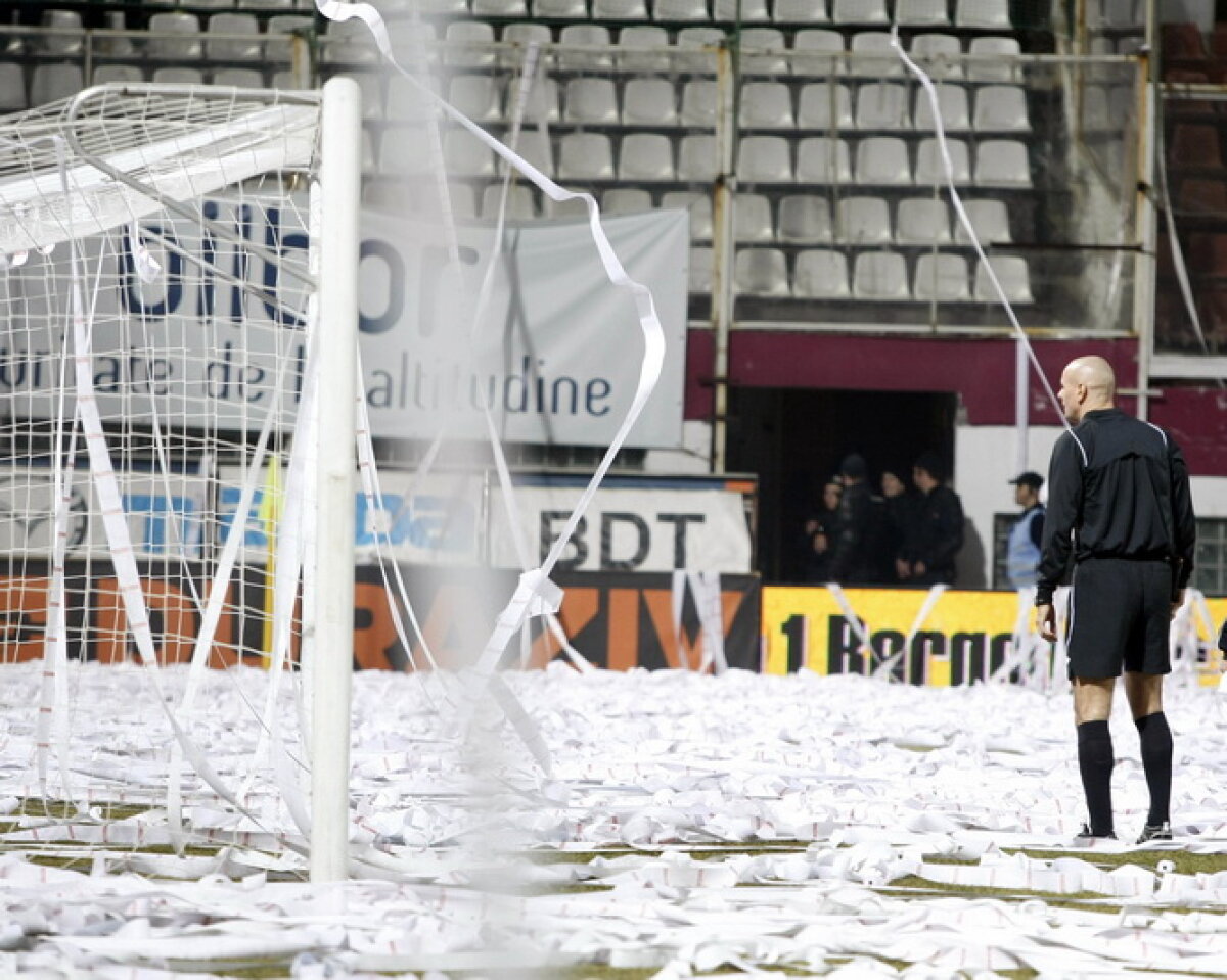 Coregrafie sud-americană cu sute de role de hîrtie înaintea derby-ului Rapid-Dinamo!