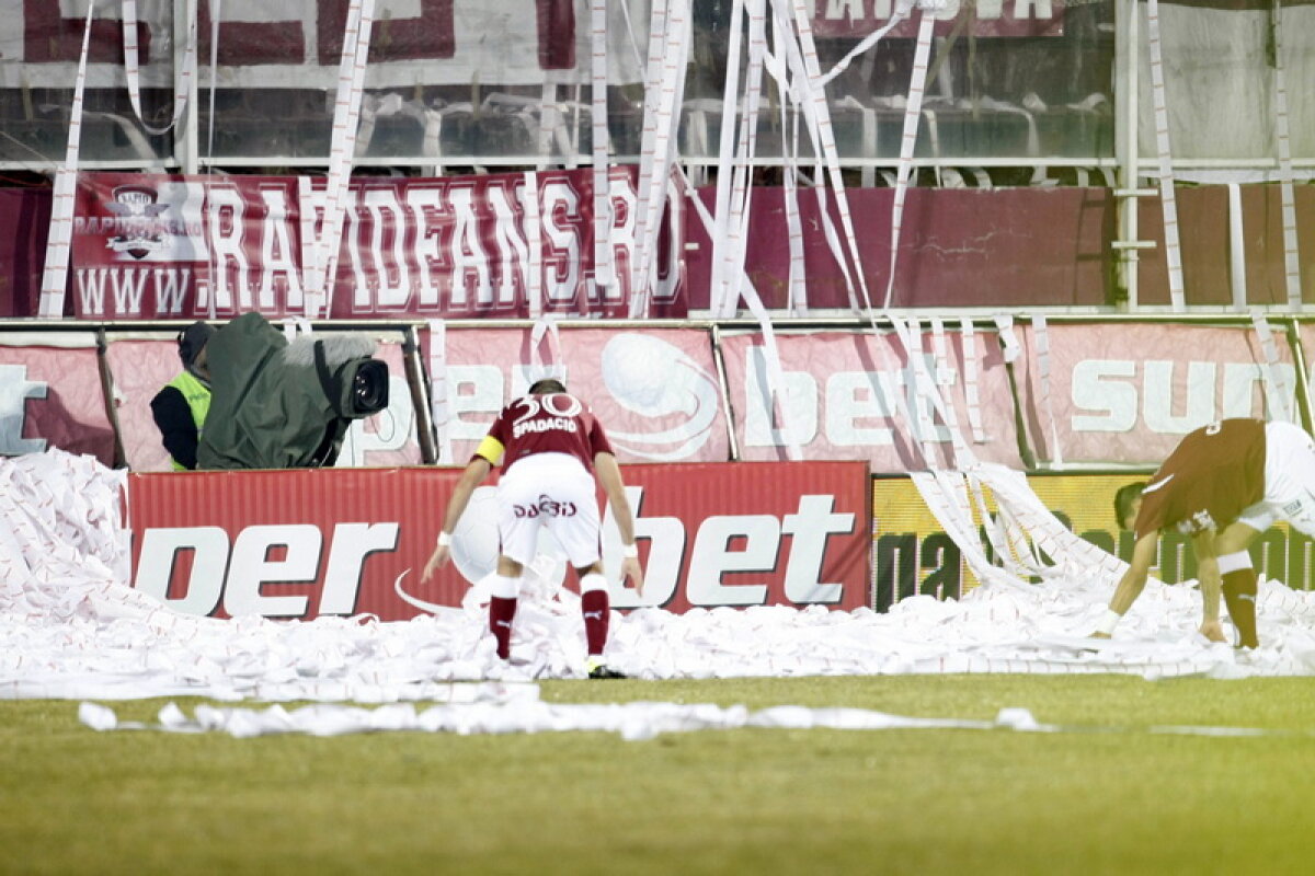 Coregrafie sud-americană cu sute de role de hîrtie înaintea derby-ului Rapid-Dinamo!