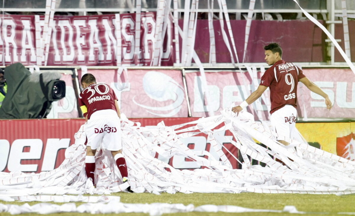 Coregrafie sud-americană cu sute de role de hîrtie înaintea derby-ului Rapid-Dinamo!