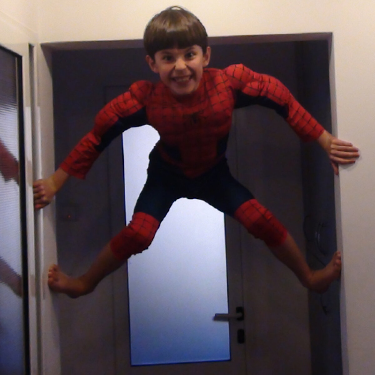 Intră în Clubul Spectacular Spider-Man! » Cîştigă cu poza ta de supererou!