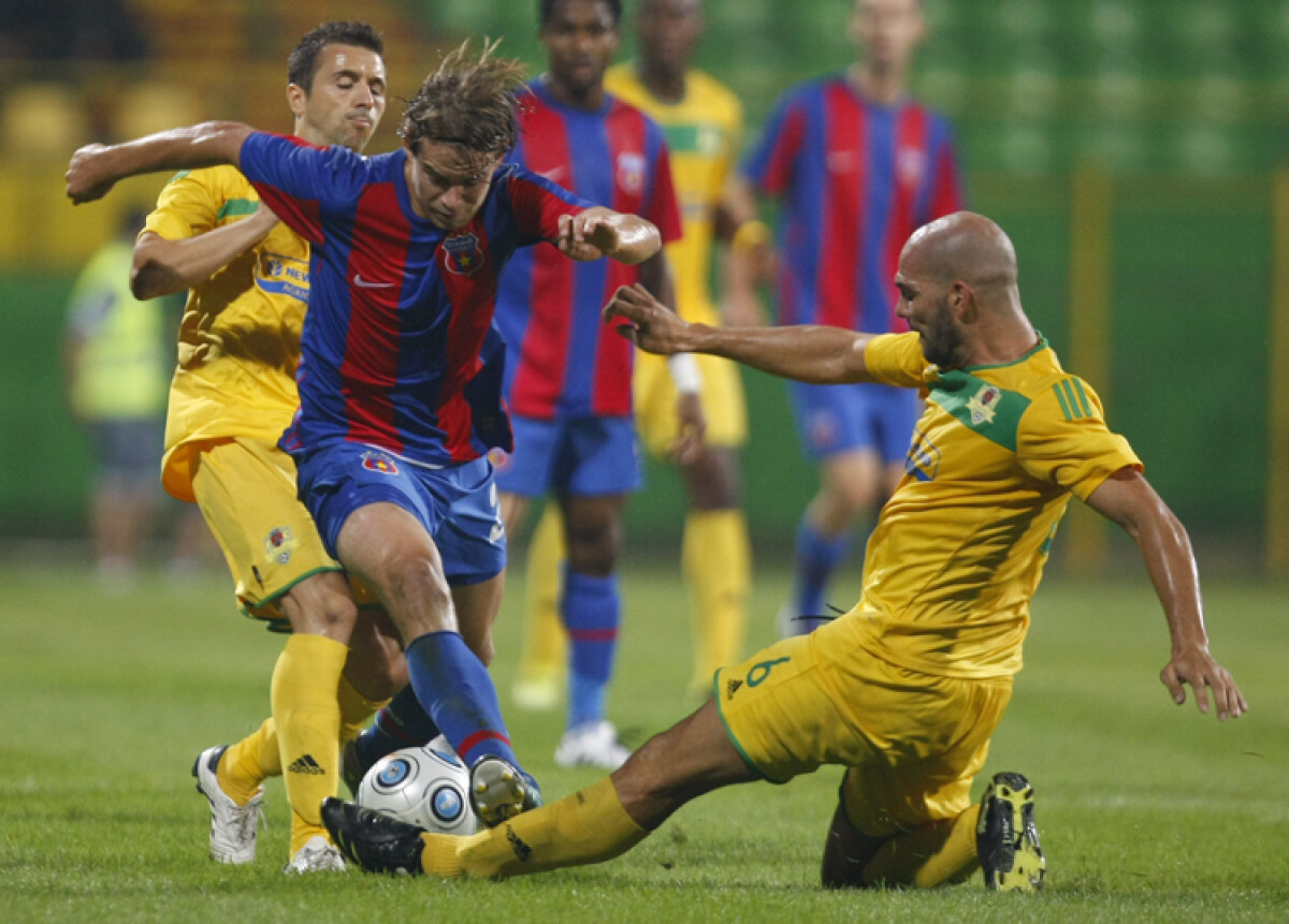 Steaua - Vaslui, din nou cu cuţitele pe masă. Aşa a fost mereu în ultimii 5 ani