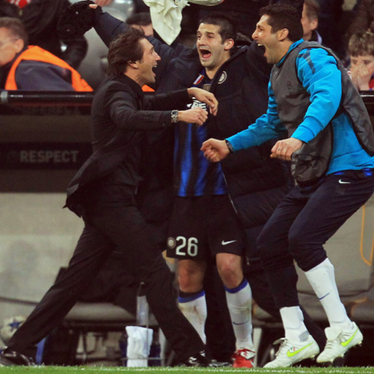 După un deceniu, patru români în "sferturi" » Recordmanul Chivu