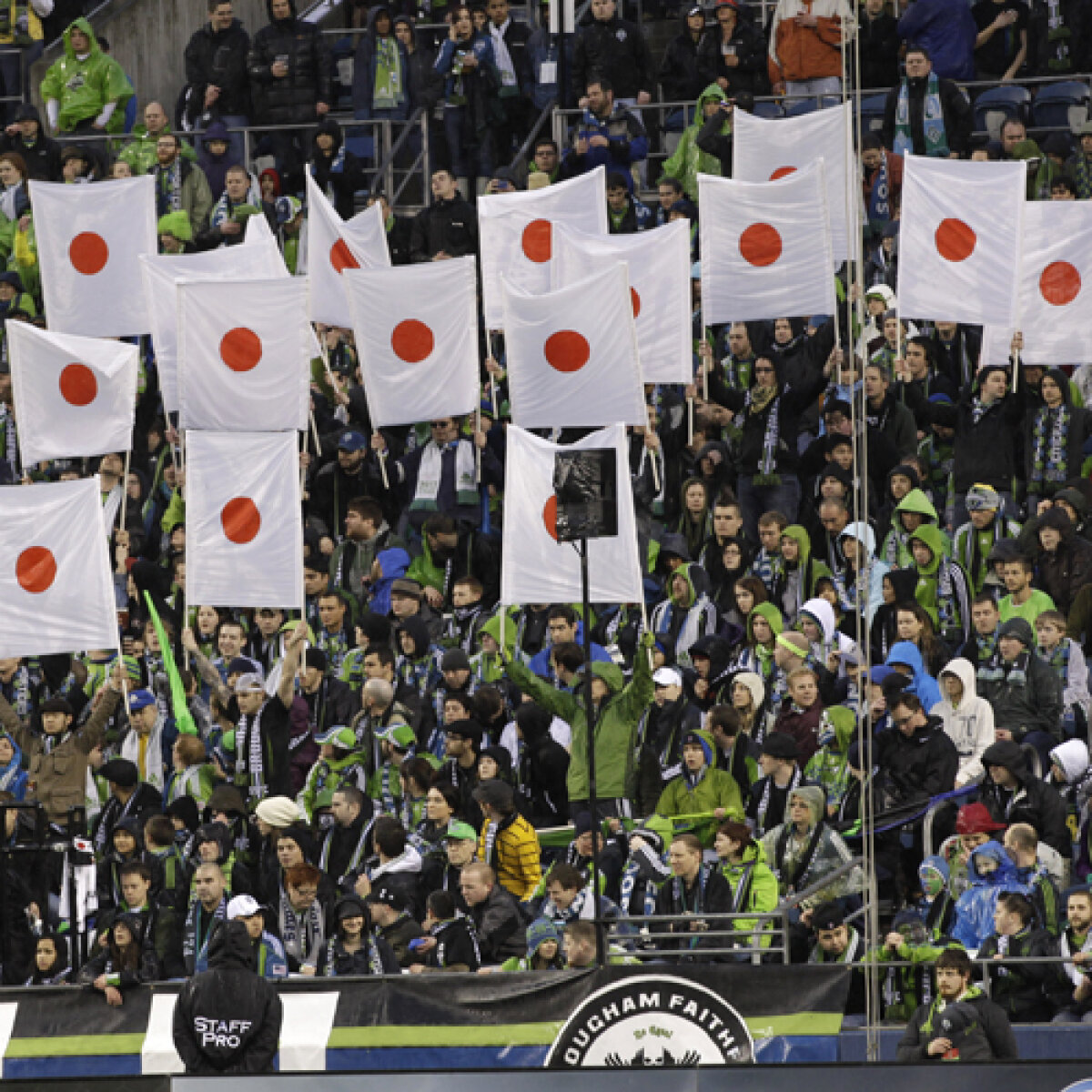 Fotbalul consolează Japonia » You'll never walk alone!