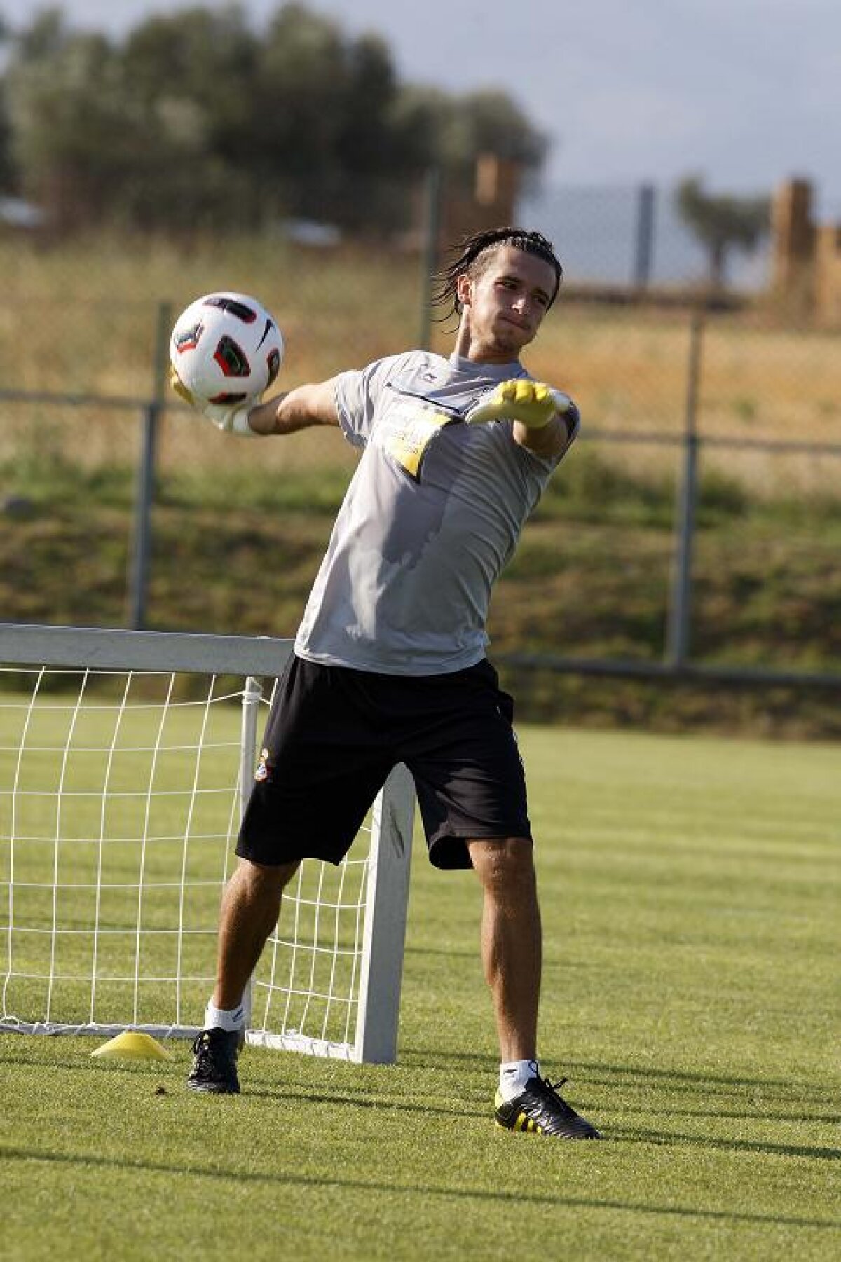 Moldovan, portarul lovit în zona genitală acum un an, convocat la "tineret": "Nu aşa îmi doream să fiu cunoscut" :)