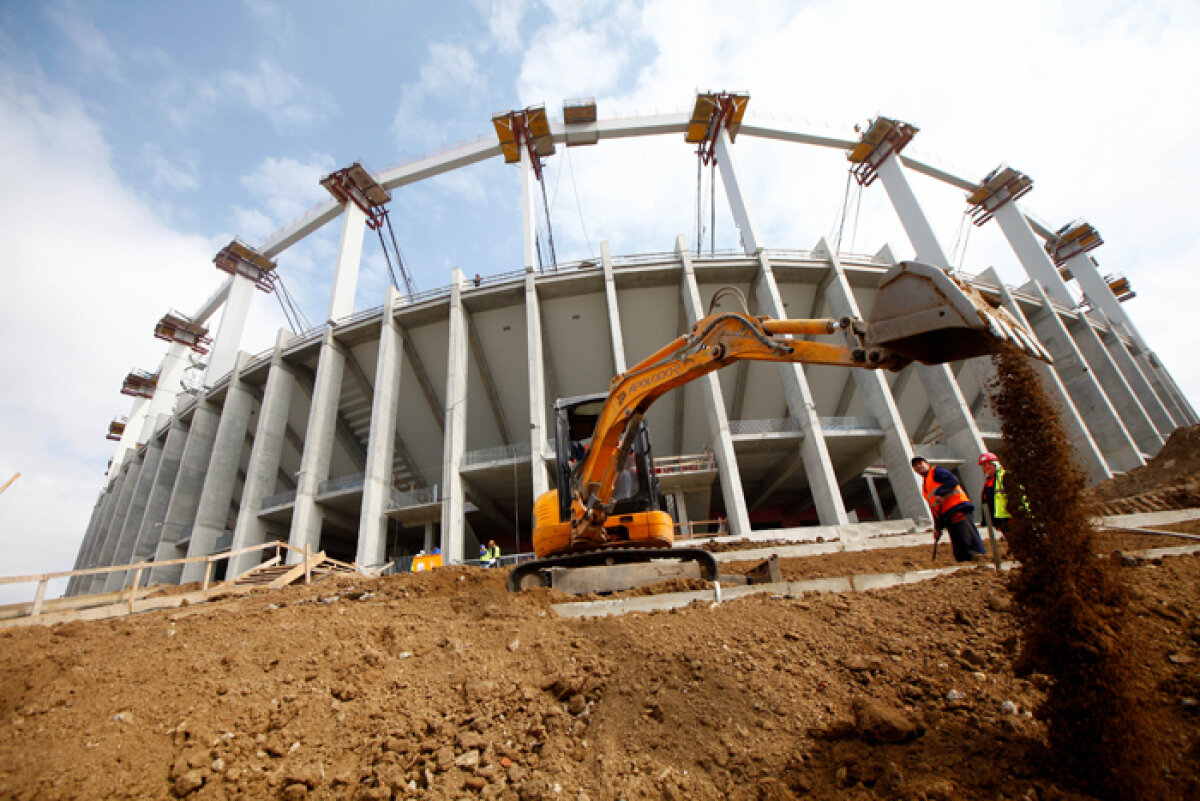 SUPER FOTO / Se ridică acoperişul de 20 de milioane de euro al stadionului "Naţional Arena"