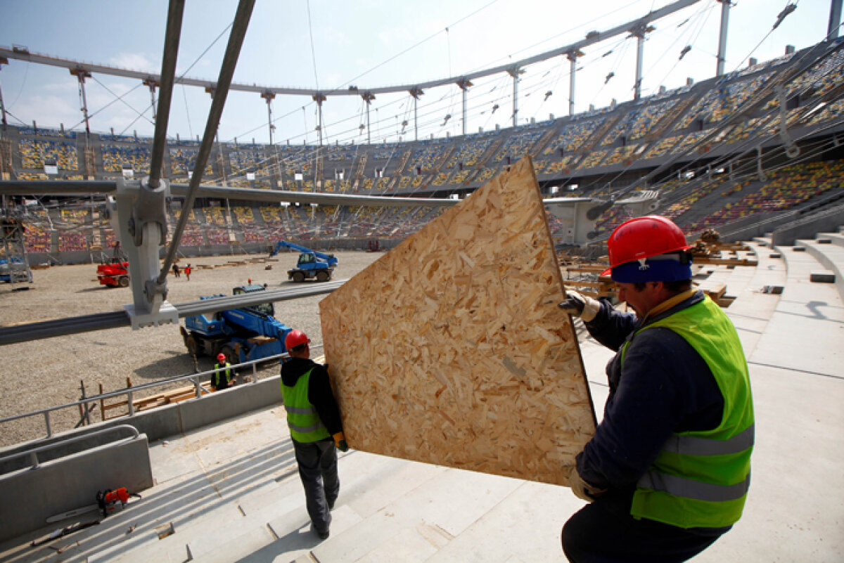 SUPER FOTO / Se ridică acoperişul de 20 de milioane de euro al stadionului "Naţional Arena"