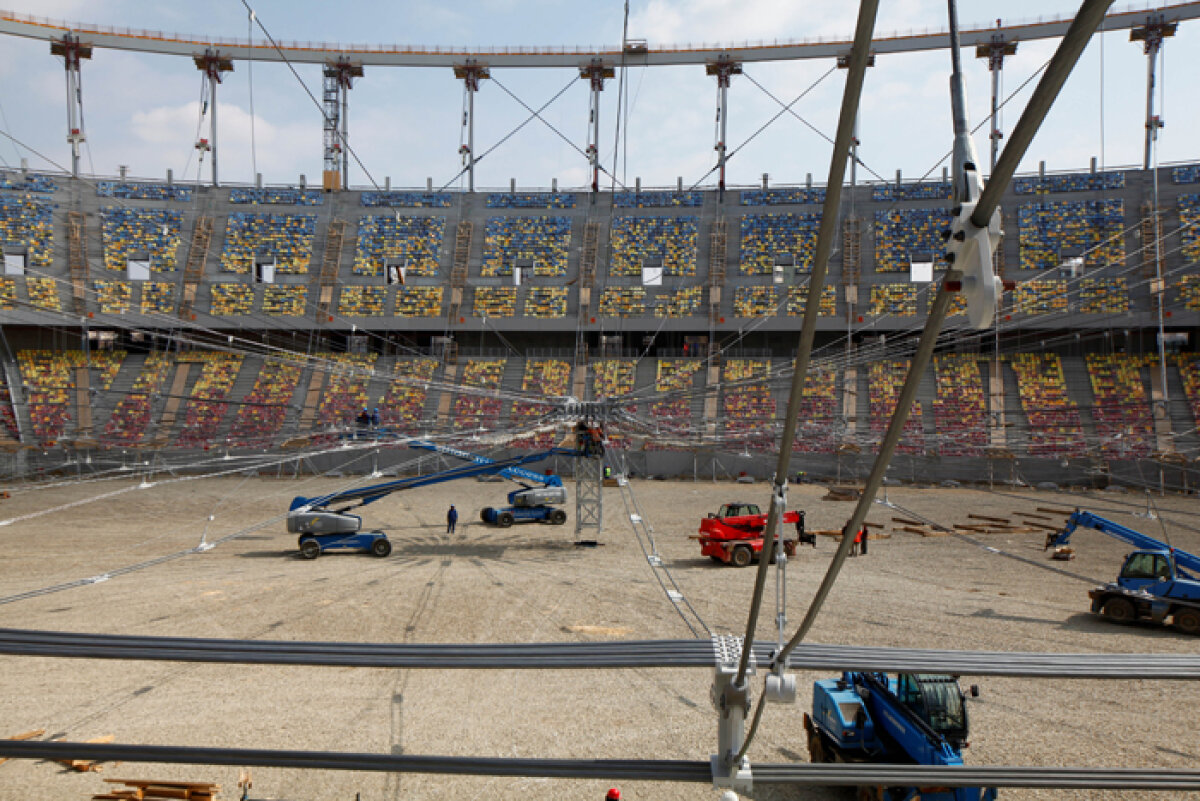 SUPER FOTO / Se ridică acoperişul de 20 de milioane de euro al stadionului "Naţional Arena"