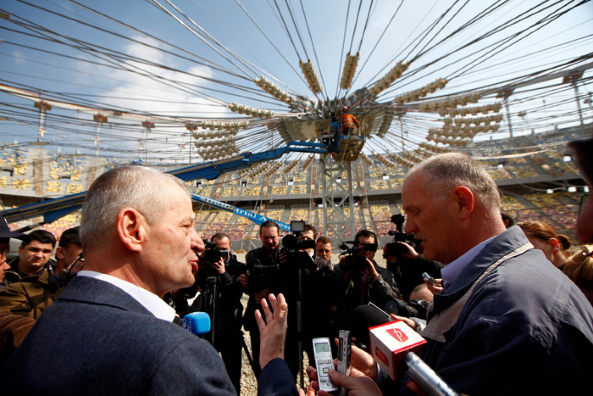 SUPER FOTO / Se ridică acoperişul de 20 de milioane de euro al stadionului "Naţional Arena"