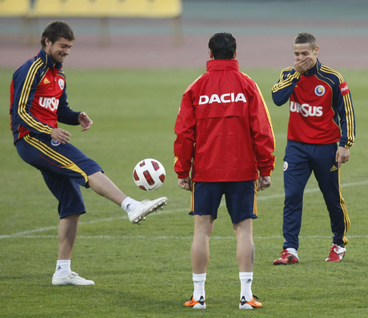 VIDEO / Chivu şi Săpunaru au părăsit antrenamentul naţionalei, dar nu e nimic grav!