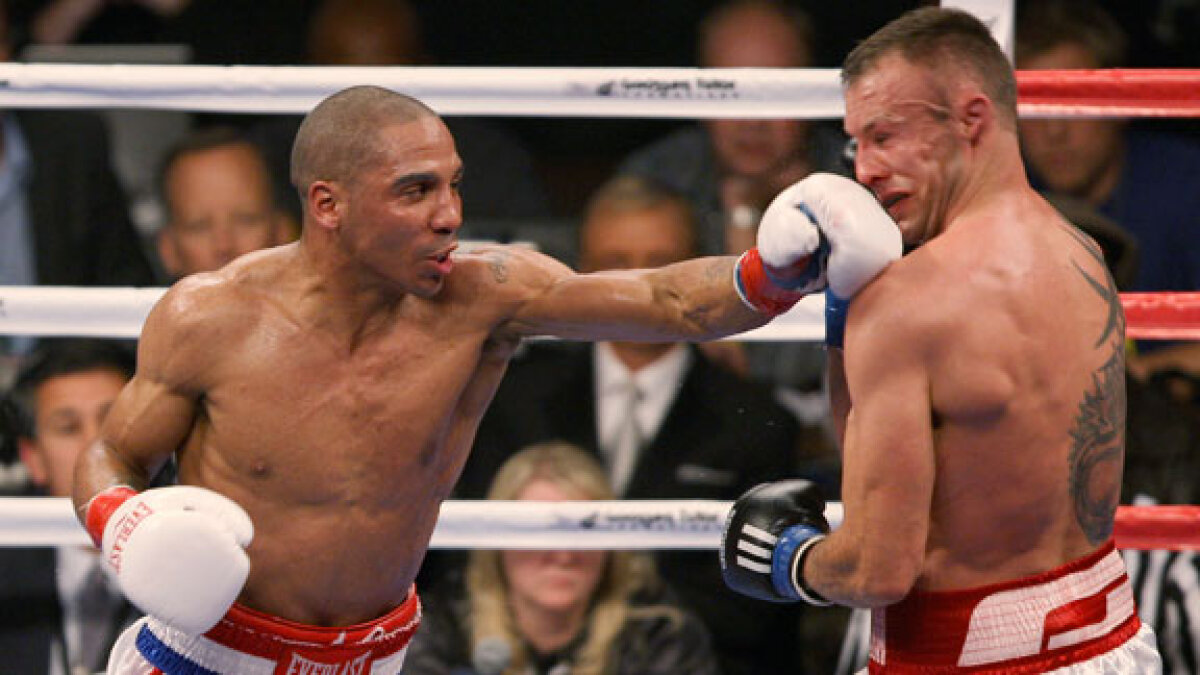 Fanii americani îl vor pe Ward în ring cu Bute! Tu pe cine vrei?