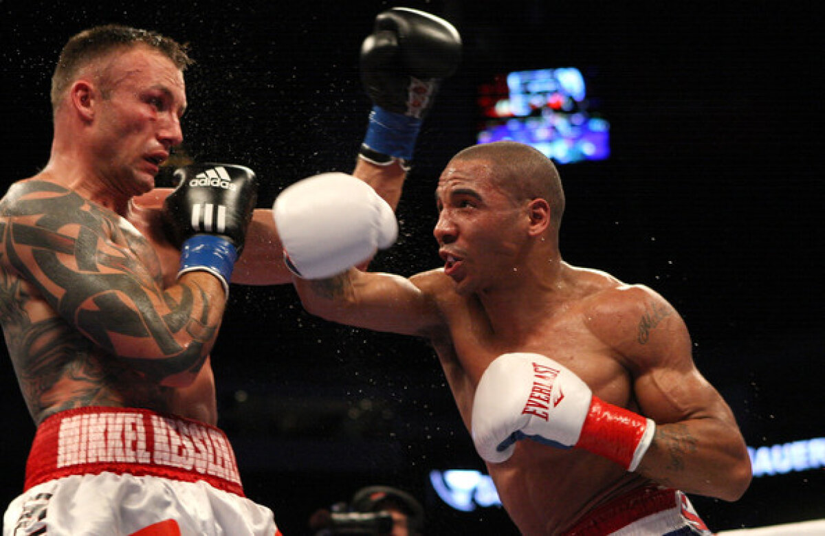 Fanii americani îl vor pe Ward în ring cu Bute! Tu pe cine vrei?