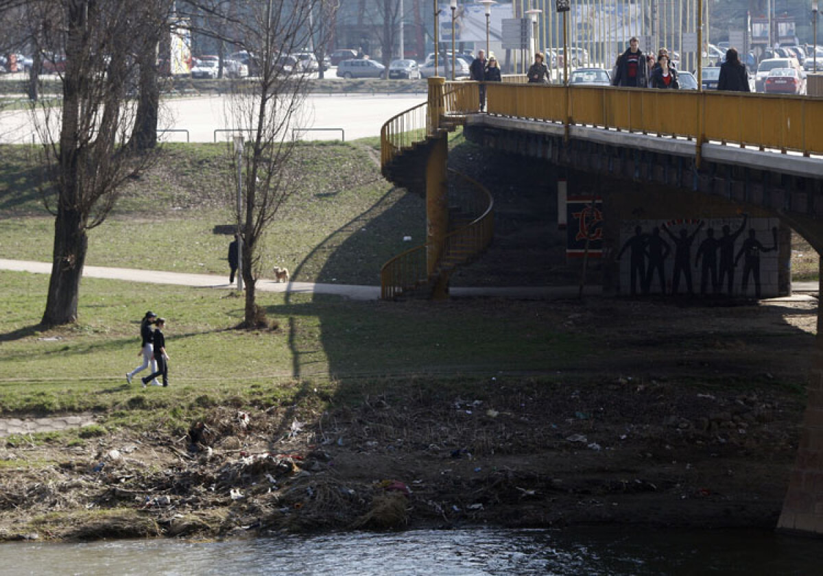 FOTO » Întoarcere în timp » La Zenica e ca în România anilor 1994-1995