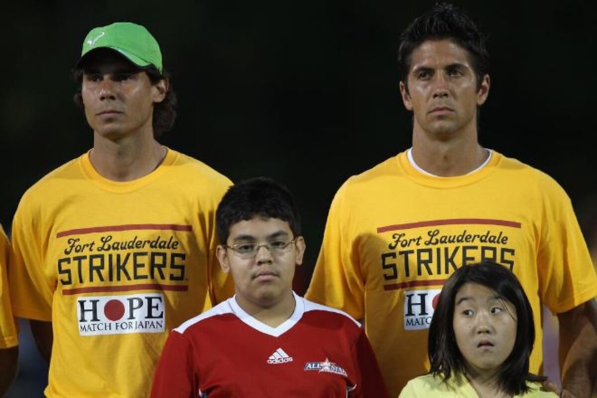 FOTO! Nadal şi Djokovici au jucat alături de alte vedete din tenis un meci de fotbal pentru Japonia