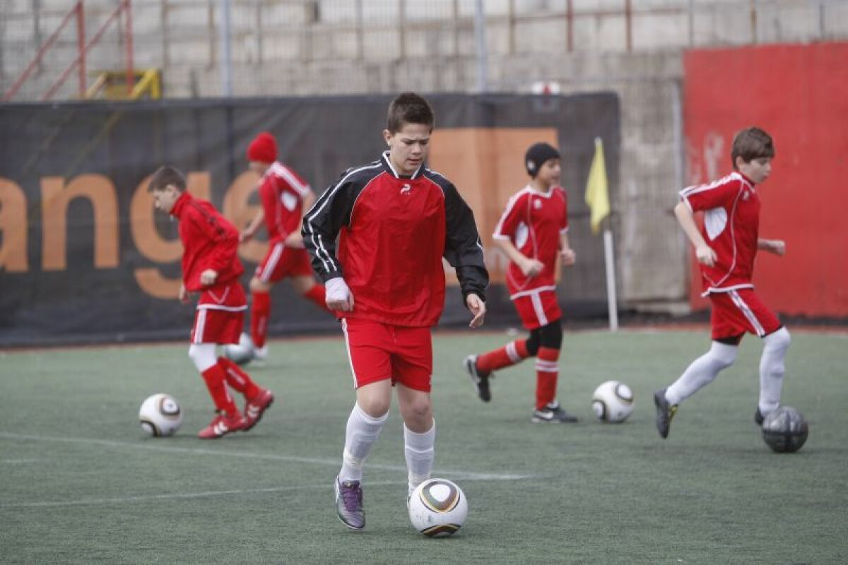 GALERIE FOTO » GSP îţi prezintă "Dinamo Kids", grupa '99 care a luat titlul în acest an!