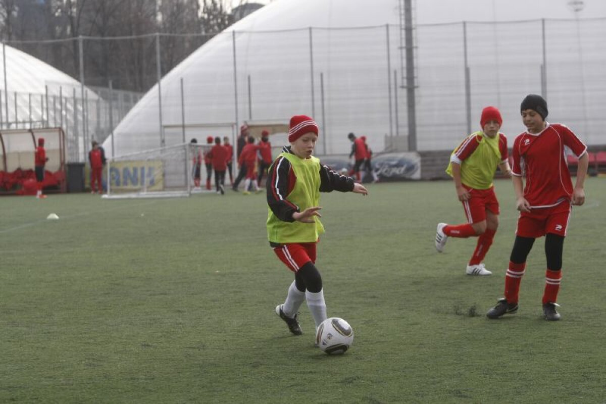 GALERIE FOTO » GSP îţi prezintă "Dinamo Kids", grupa '99 care a luat titlul în acest an!