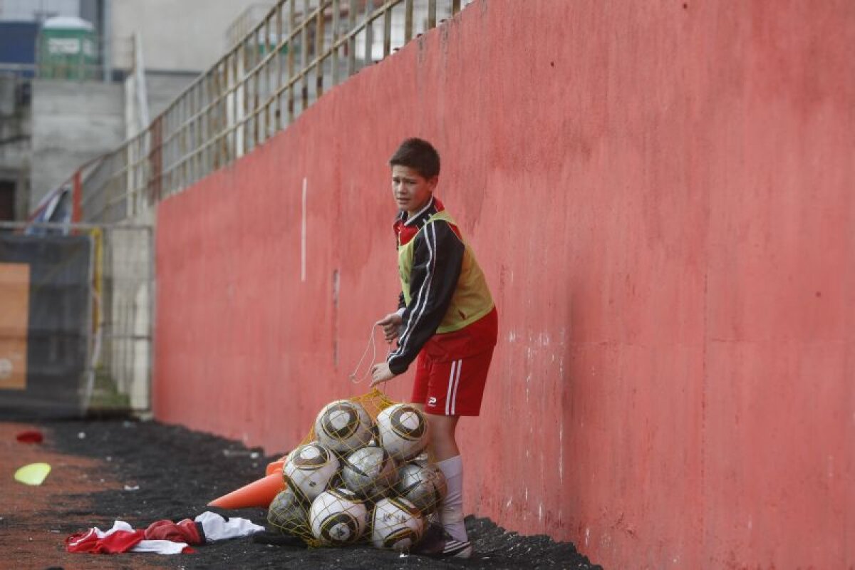 GALERIE FOTO » GSP îţi prezintă "Dinamo Kids", grupa '99 care a luat titlul în acest an!