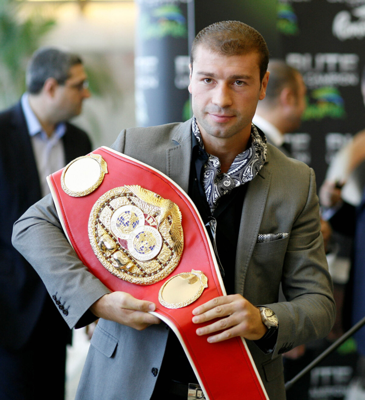 Bute a revenit în România cu veşti bune: "Sînt şanse mari să boxez acasă în acest an"