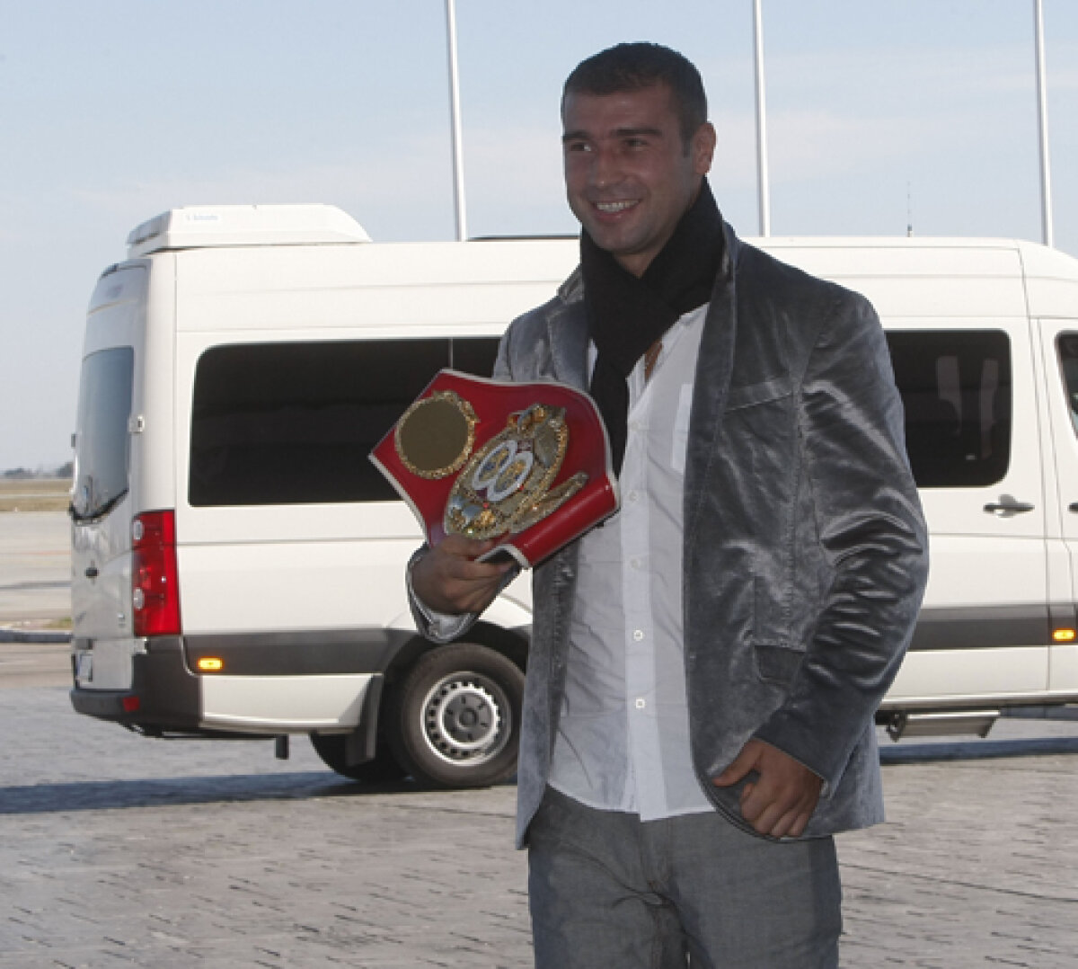 Lucian Bute a adus din nou in România centura de campion mondial » Dur şi elegant