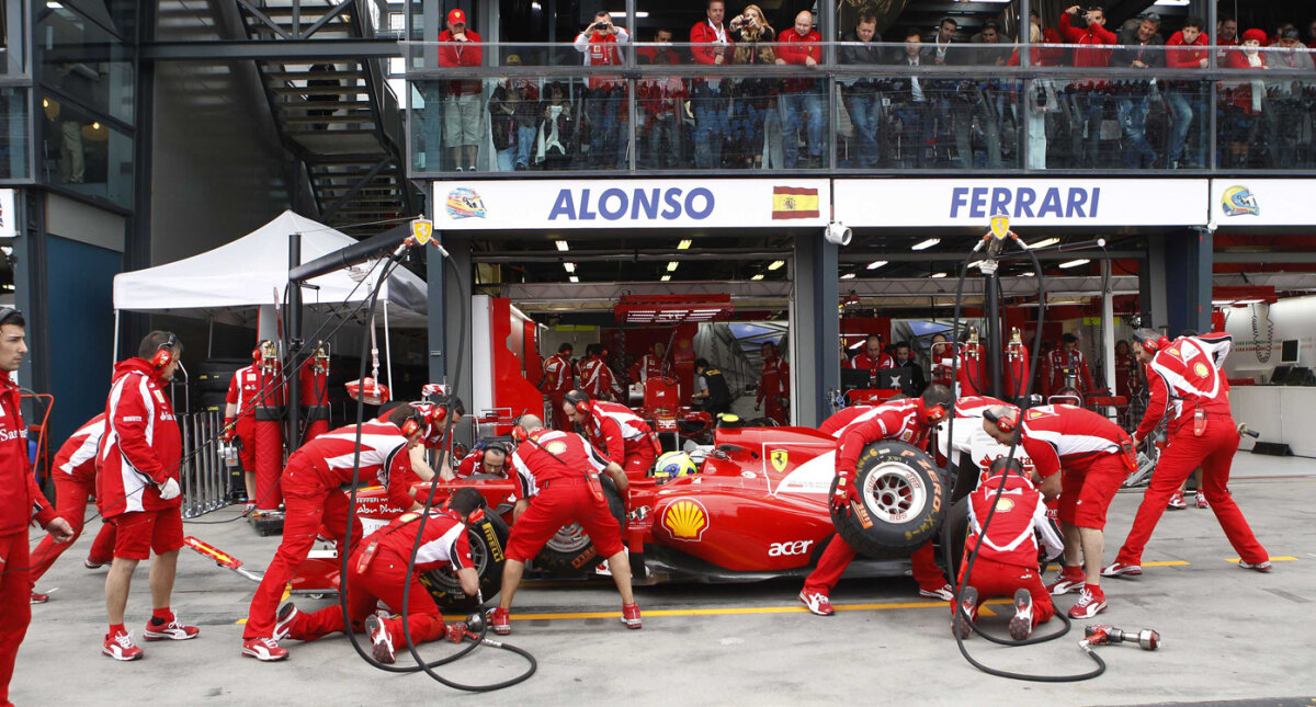 FOTO » Sebastian Vettel pleacă din pole position în MP al Australiei