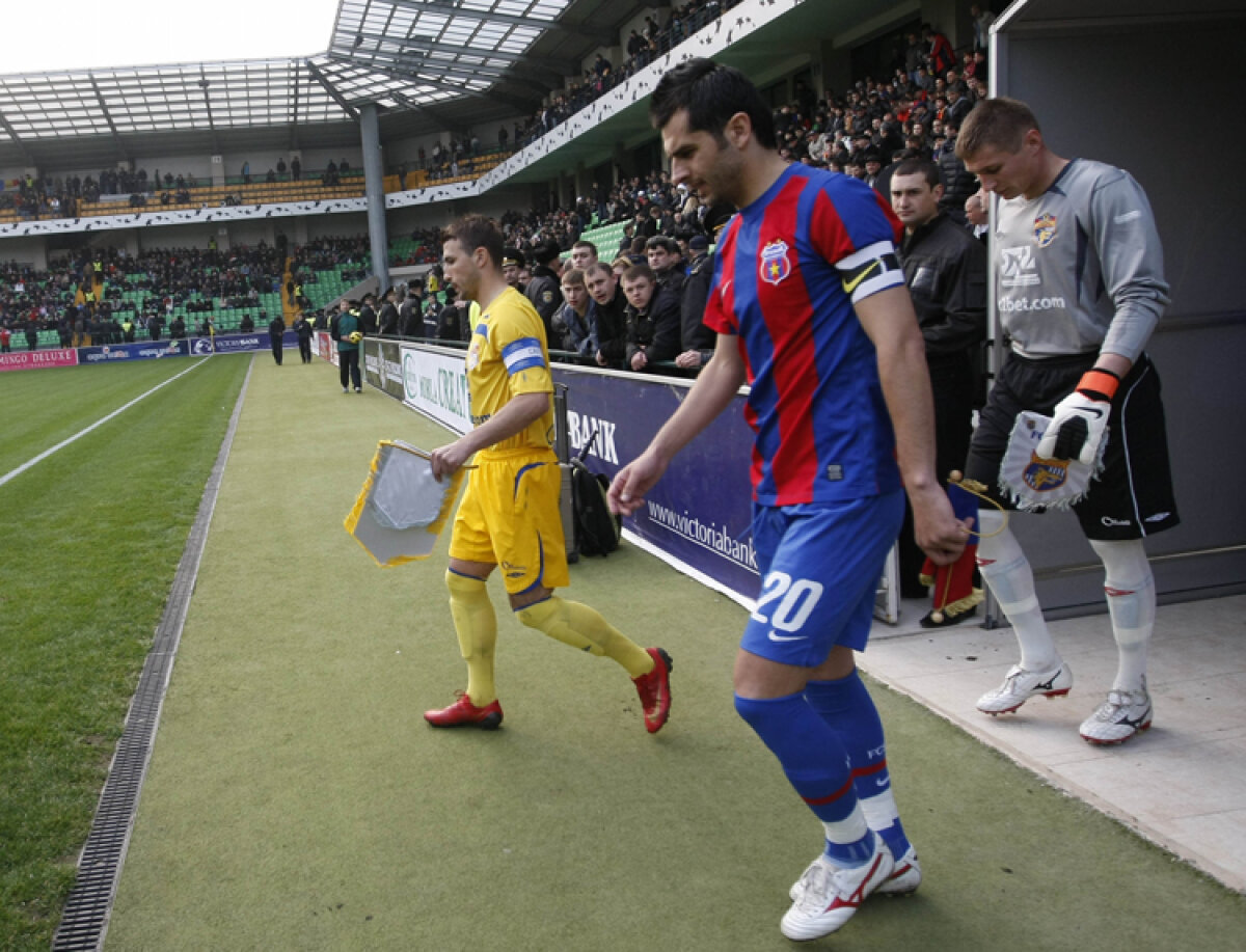 Steaua a cucerit Moldova şi le-a făcut seara dulce basarabenilor » Patru bomboane "Bucuria"