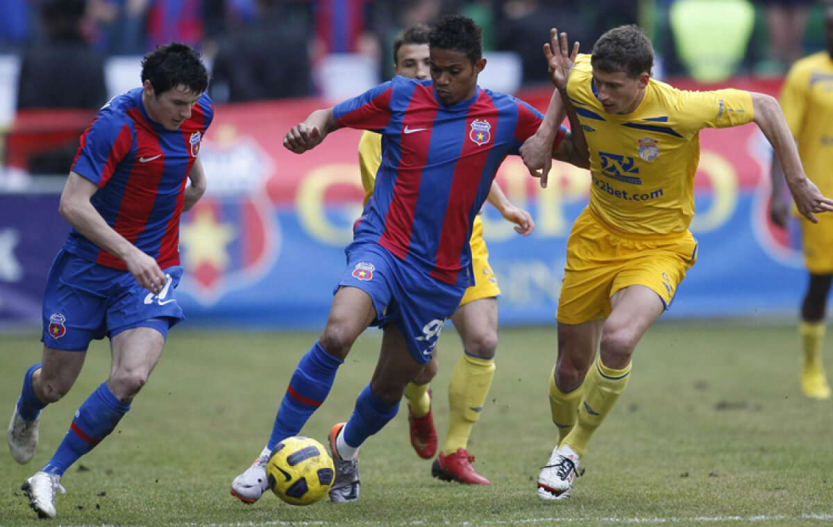 Steaua a cucerit Moldova şi le-a făcut seara dulce basarabenilor » Patru bomboane "Bucuria"