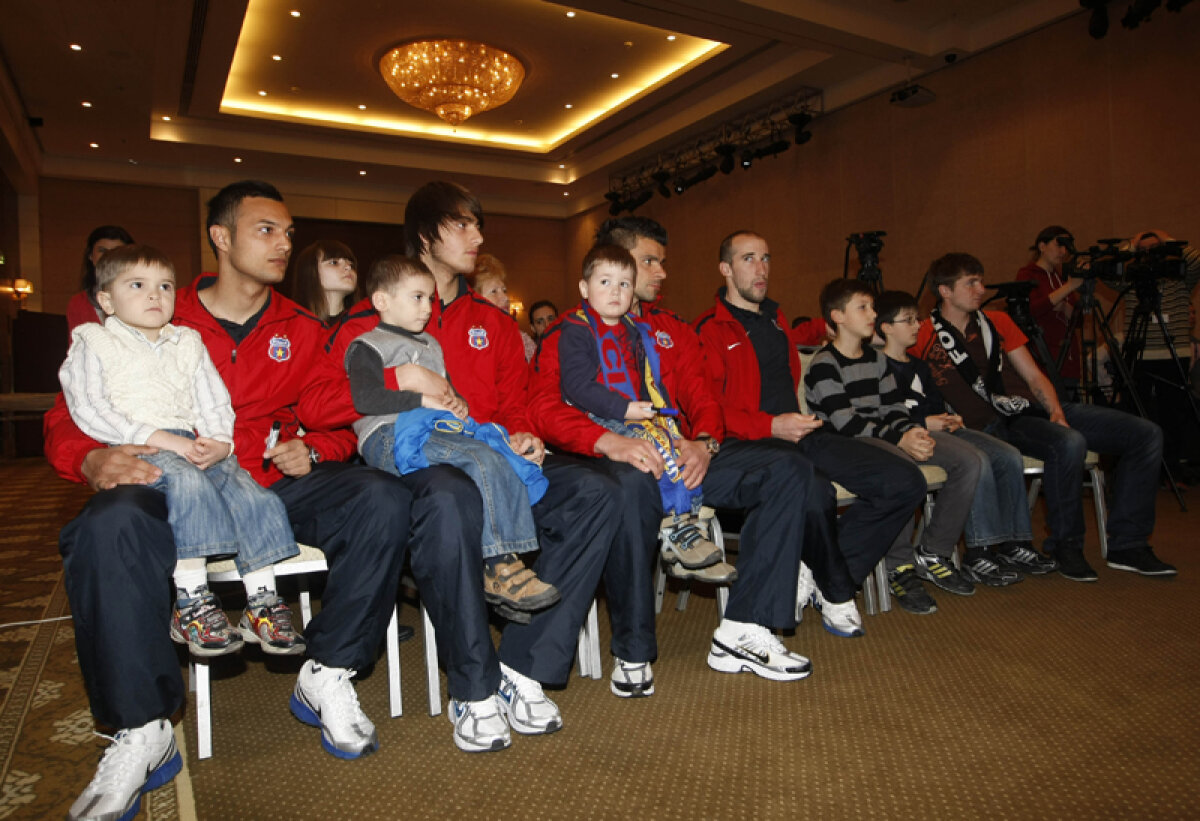 Jucătorii lui Sorin Cîrţu au oferit cadouri copiilor bolnavi de cancer de la Chişinău