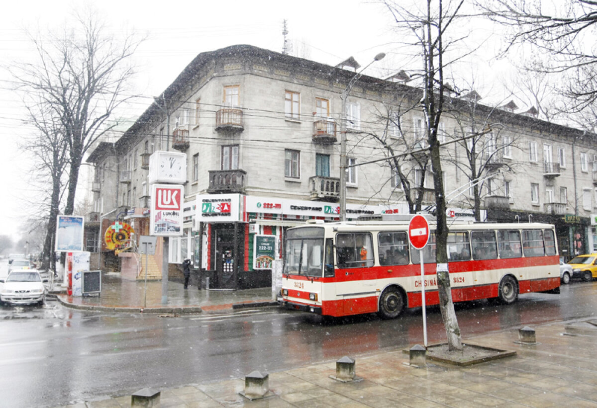 Jucătorii lui Sorin Cîrţu au oferit cadouri copiilor bolnavi de cancer de la Chişinău