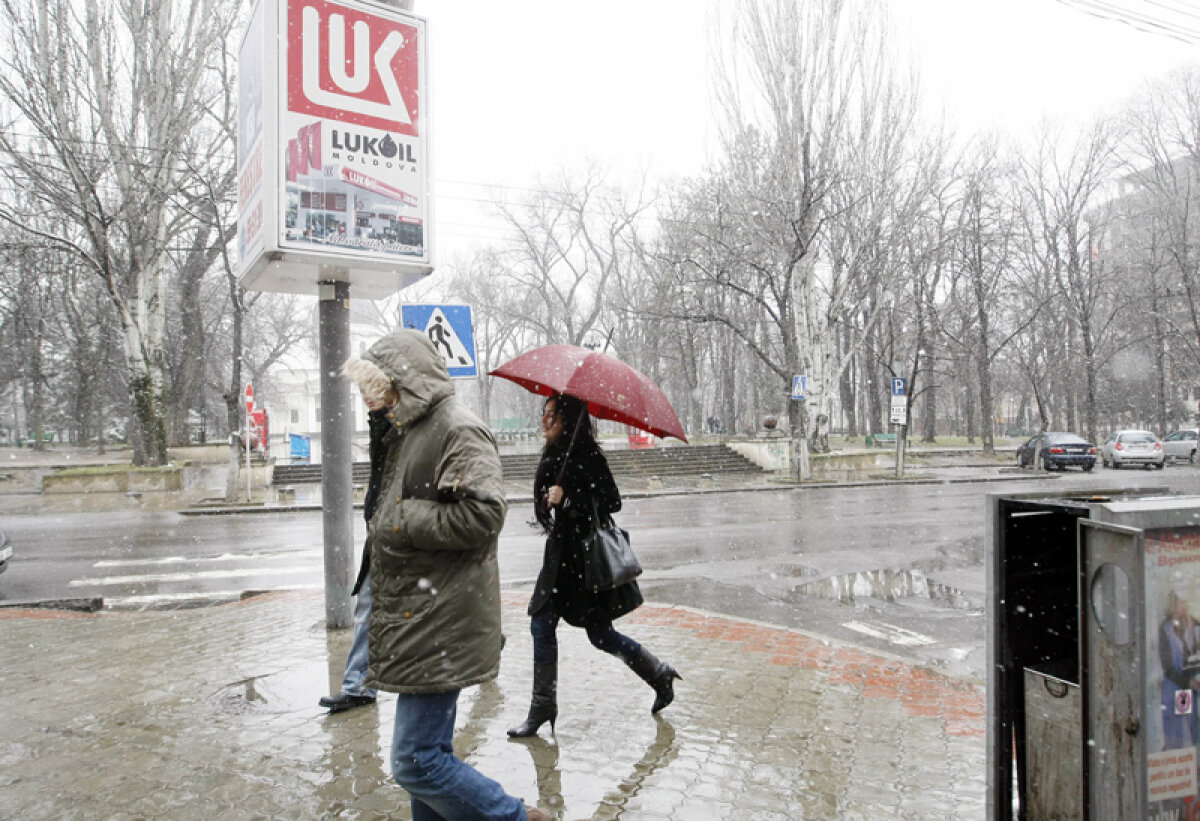 Jucătorii lui Sorin Cîrţu au oferit cadouri copiilor bolnavi de cancer de la Chişinău