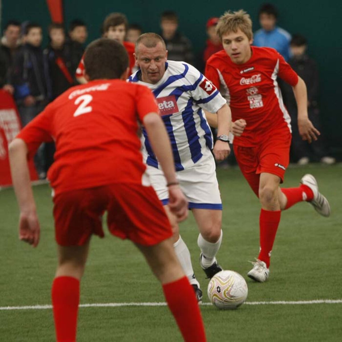 FOTO » Antrenorul Oţelului a arătat o formă de invidiat într-un meci cu puştii. Pe cînd convocarea? » Soluţia Dorinel