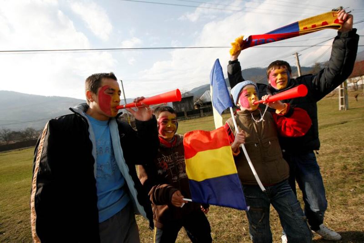 FOTO Fanii României au intrat în febra meciului!