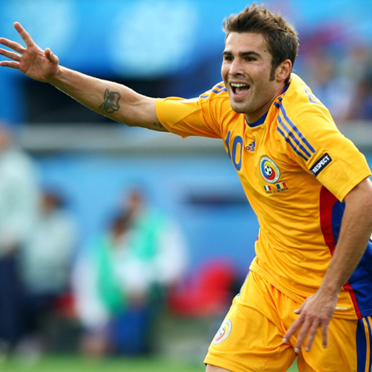 Mutu mai are patru goluri pentru a-l egala pe "Rege" în topul all-time al marcatorilor de la "naţională" » Aproape Hagi