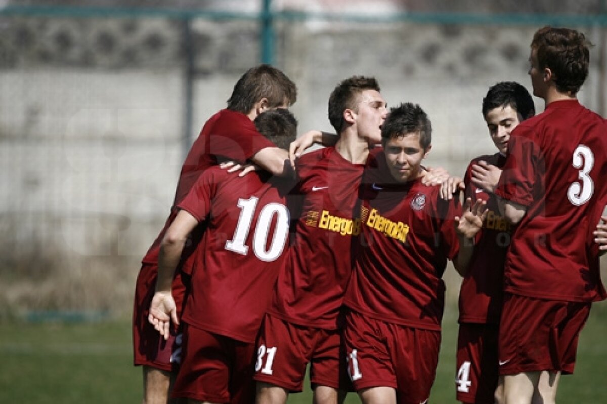 FOTO! Derby-ul Clujului are nerv şi la juniori » Copiii pun osul tare