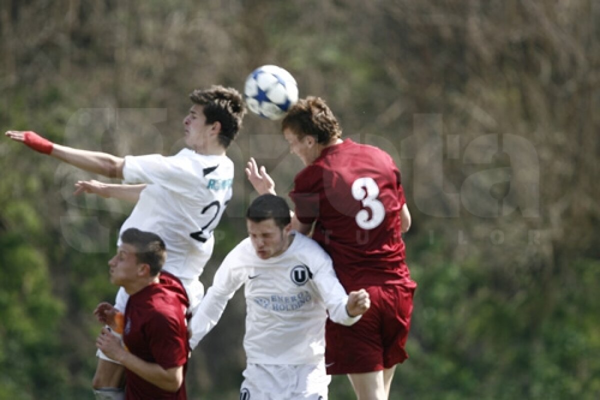 FOTO! Derby-ul Clujului are nerv şi la juniori » Copiii pun osul tare