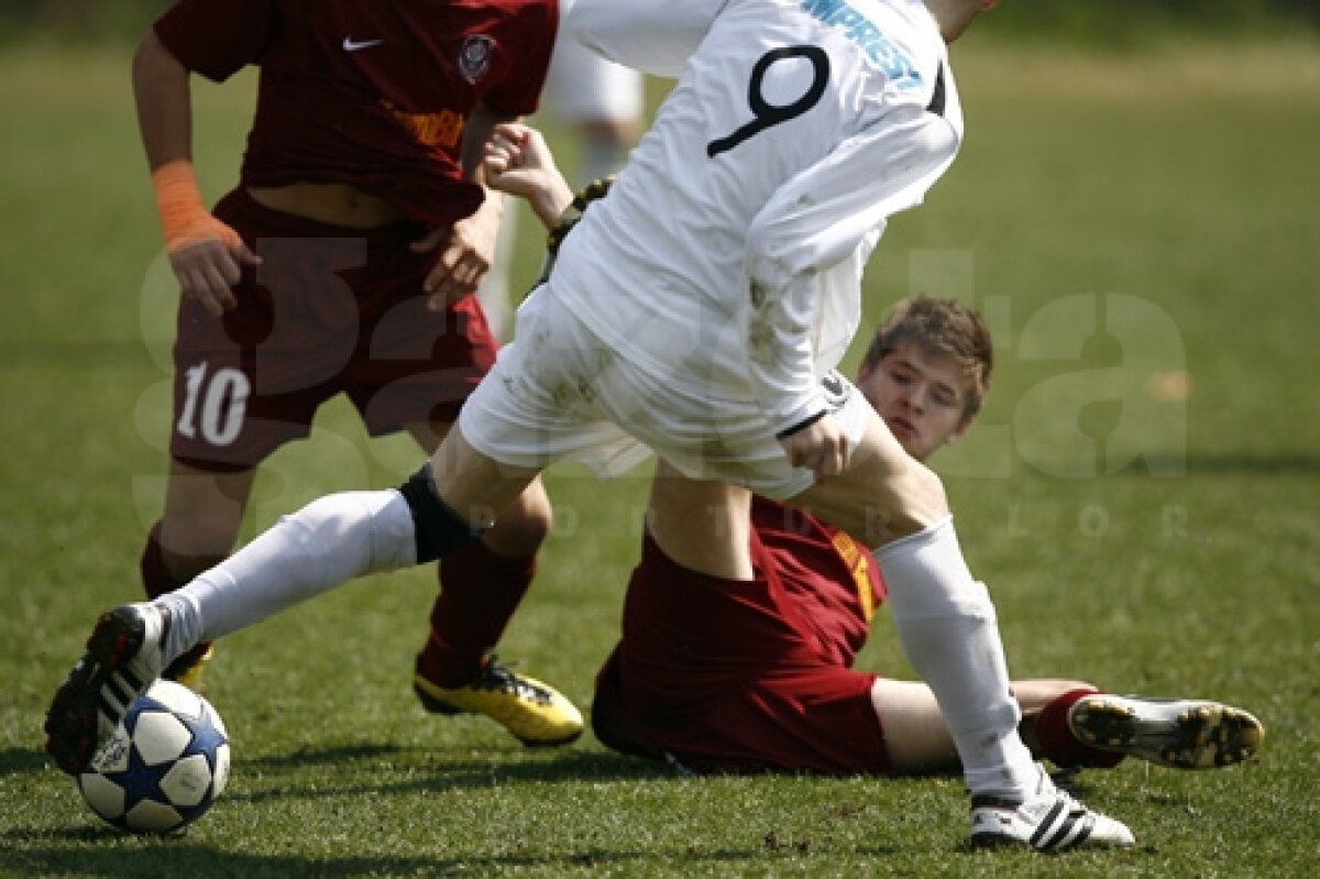 FOTO! Derby-ul Clujului are nerv şi la juniori » Copiii pun osul tare