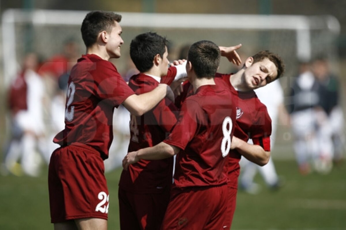 FOTO! Derby-ul Clujului are nerv şi la juniori » Copiii pun osul tare